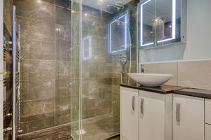 Bedroom One (En-Suite)- click for photo gallery